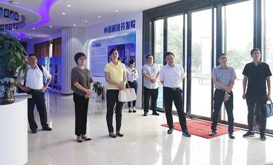 湖北省商務(wù)廳服務(wù)貿(mào)易處處長(zhǎng)陳冠蘭一行來宜昌云計(jì)算孵化器參觀調(diào)研