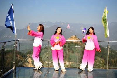 湖北宜昌“荊楚購·宜起購”線上春茶節(jié)獲億元訂單