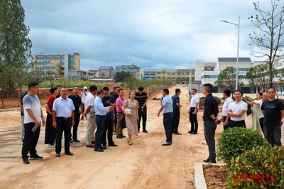 宜昌市商務(wù)局組織商貿(mào)企業(yè)負(fù)責(zé)人到顧家店鎮(zhèn)考察對接項(xiàng)目