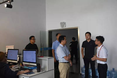 荊門市東寶區(qū)商務(wù)局局長(zhǎng)雷家銀一行參觀調(diào)研宜昌云計(jì)算孵化器