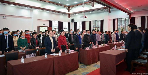 弘揚(yáng)土家飲食文化 服務(wù)區(qū)域經(jīng)濟(jì)發(fā)展 長(zhǎng)陽(yáng)餐飲酒店行業(yè)協(xié)會(huì)成立 李霞云當(dāng)選會(huì)長(zhǎng)